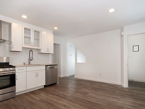 4th image of 44 Ridge St #1
