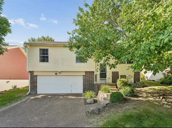 17725 Chandler St, Omaha, NE 68136