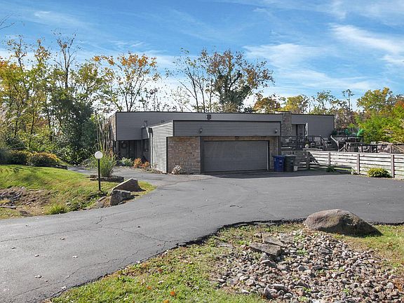 5th image of 321 Old Trail Dr