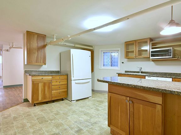 3rd image of 2219 W Rosemont Ave #G