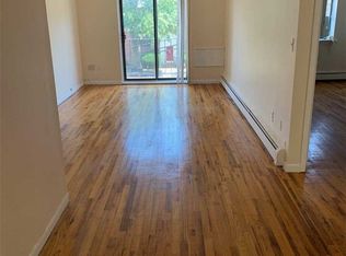 154 Latham Rd, Mineola, NY 11501