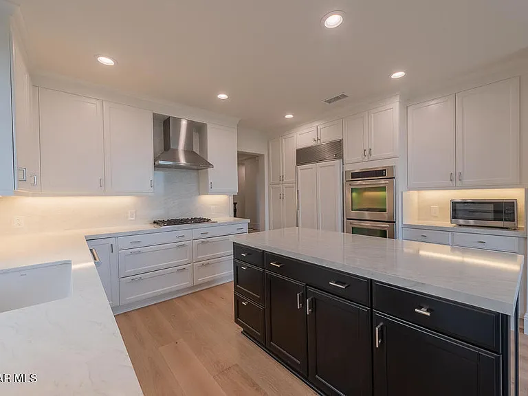 2390 Crombie Ct — Photo 13