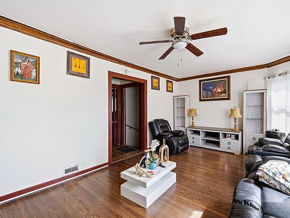 5th image of 1018 W 115th St