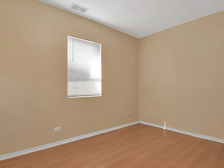 3800 S Emerald Ave #1R — Photo 9