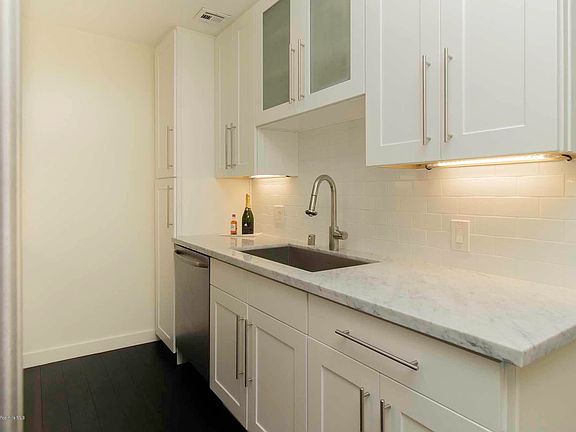 5th image of 1115 Cordova St APT 107