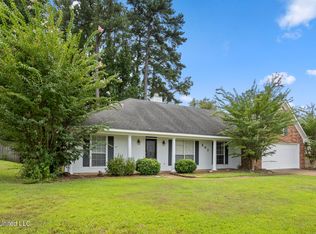 207 Meadowview Ln, Brandon, MS 39047