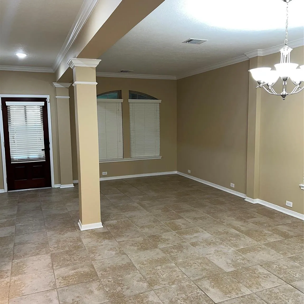 4 bed, 2.5 bath, 2832 sqft, $2,500 — Photo 3