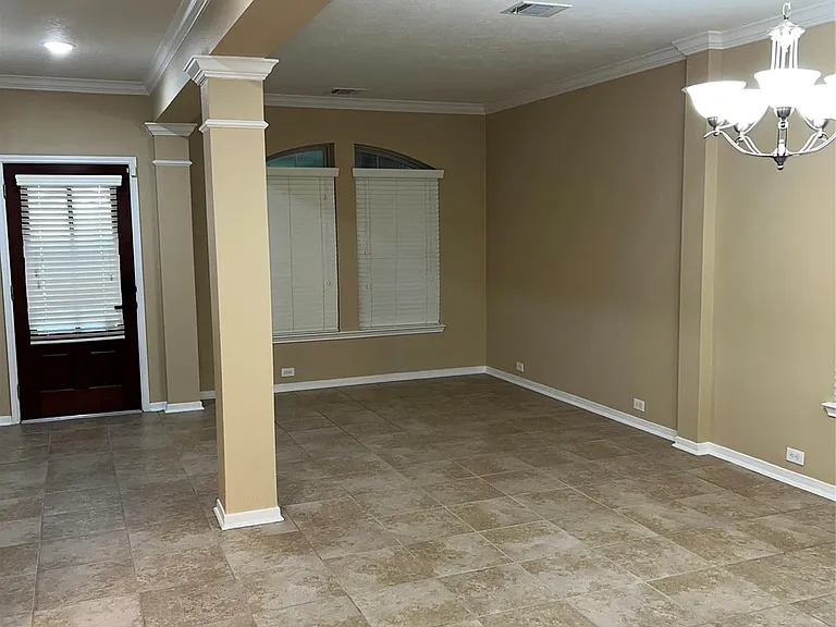 1727 Stieler Dr — Photo 2