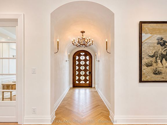 2nd image of 39 Chandos Ave