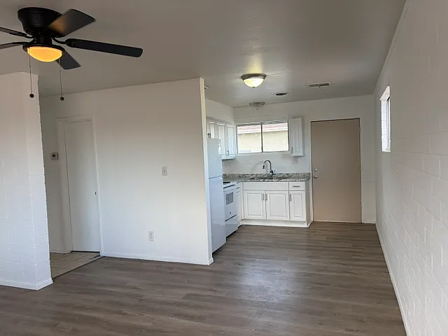 2 bed, 725 sqft, $1,100 — Photo 3