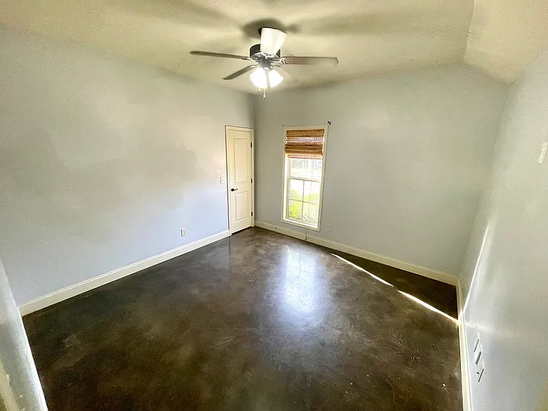 106 Harvey Cir — Photo 6