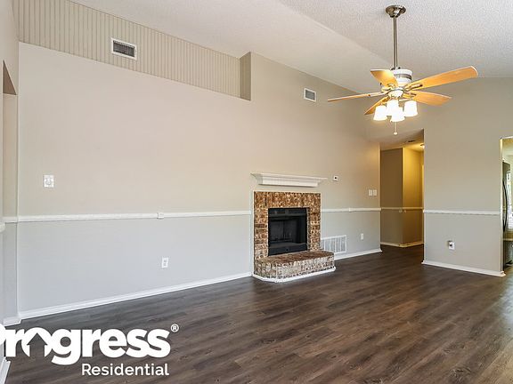 3rd image of 307 Moss Hill Dr