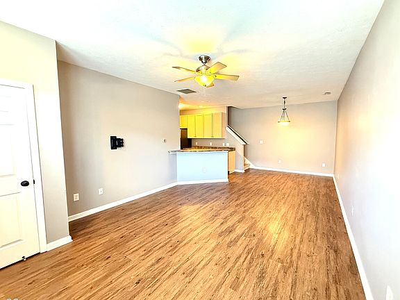 4th image of 2231 Colfax Ln