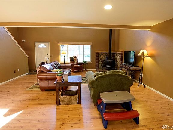5th image of 61 W Sweetclover Ct