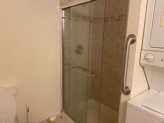 3rd image of 17 Westwood Ave #1A