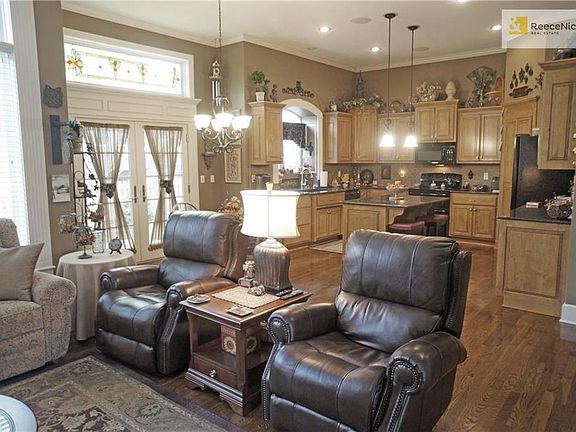 Living room looking into the kitchen.. Very open.