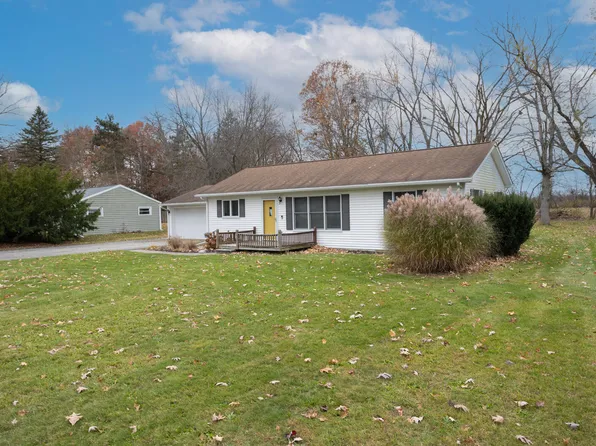 6022 Oakpoint Rd, Jackson, MI 49201
