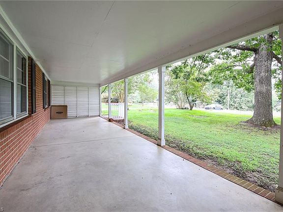 2nd image of 2114 Lynwood Dr