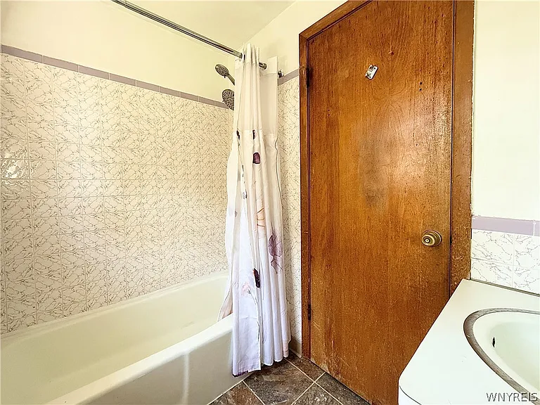 90 E Summerset Ln — Photo 12