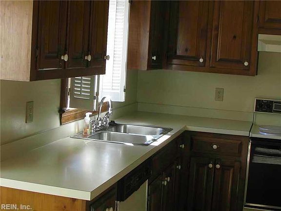 4th image of 713 Waterstock Ct