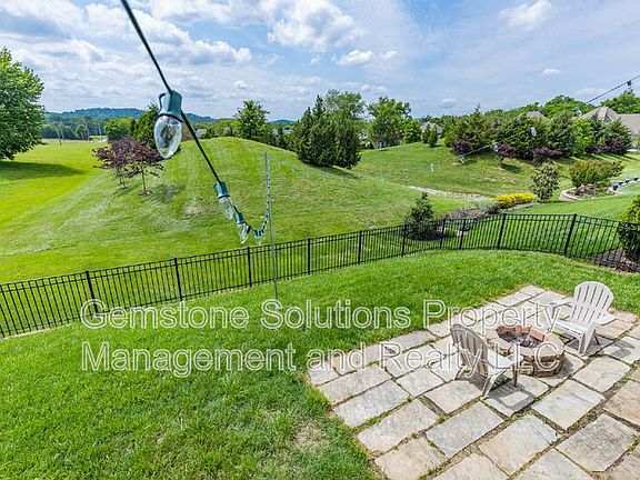 5th image of 2944 Hadley Close Ln
