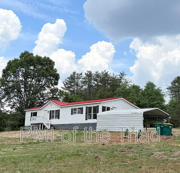 589 Alvis Ln — Photo 2