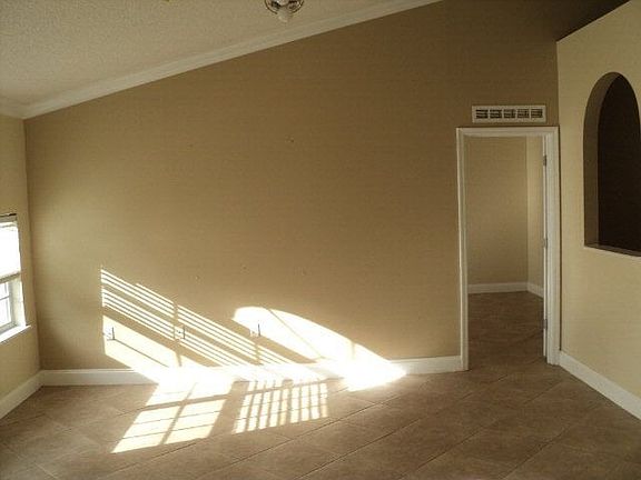 4th image of 33 Pinelynn Dr