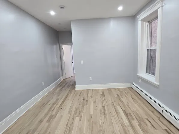 81 Bostwick Avenue image 1 of 8