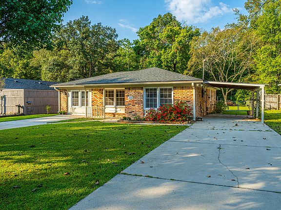 5th image of 310 Sprucewood Dr