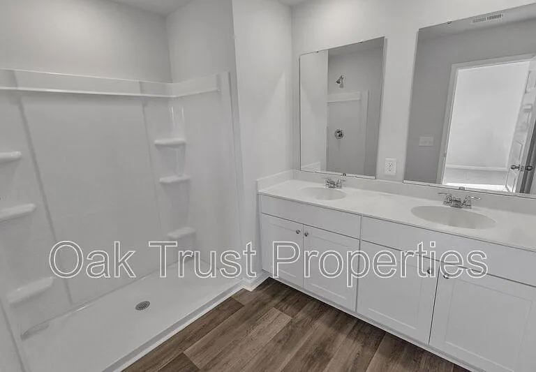 726 Ridgley Dr — Photo 19