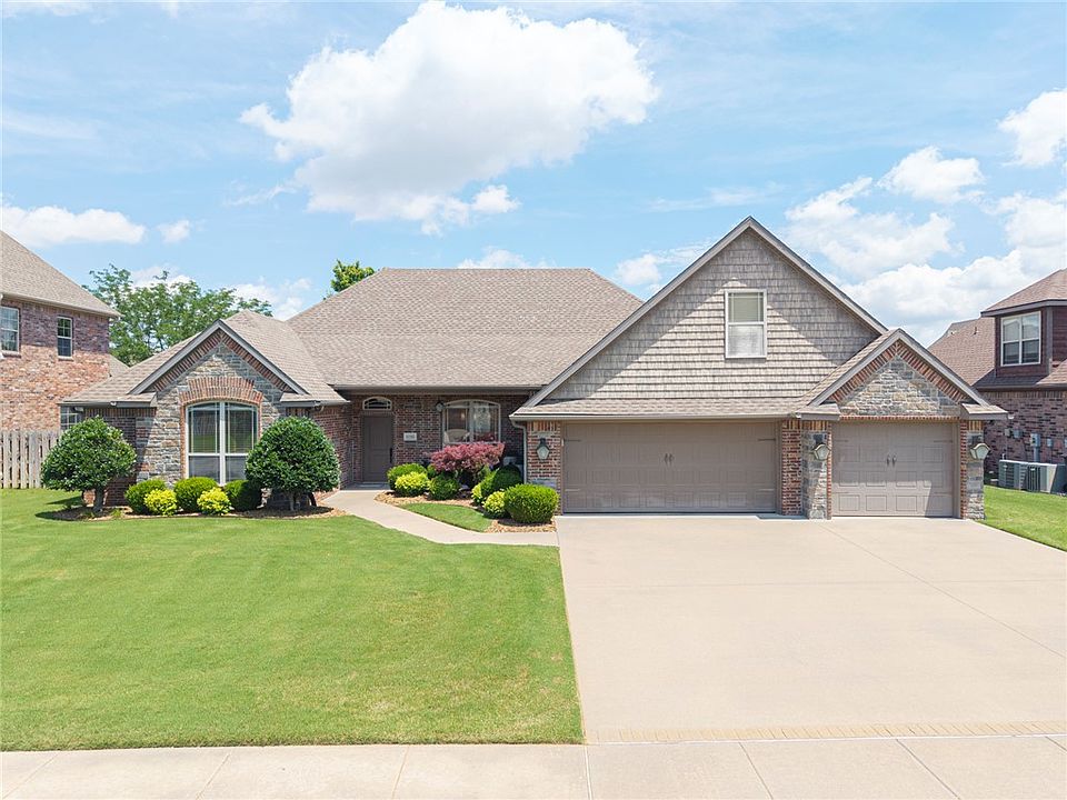 1st image of 6105 W Bainbridge Dr