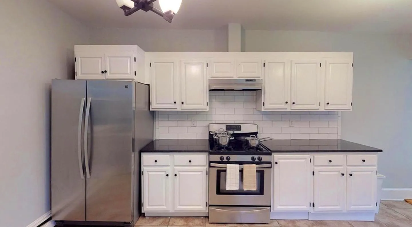 1 bed, 1.0 bath, $840 — Photo 3