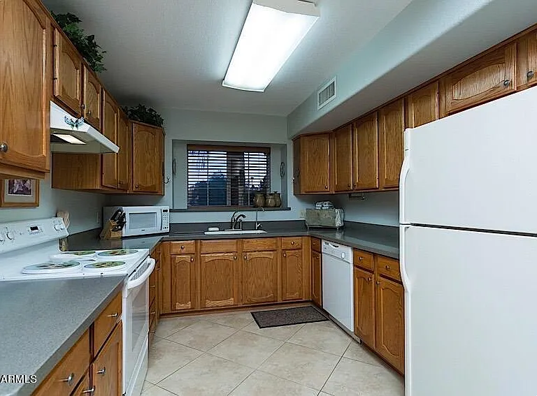 926 W San Mateo Ct — Photo 11