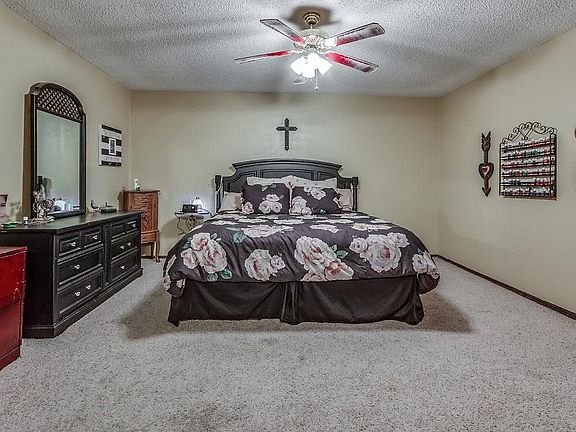 5th image of 1035 Royal Ln