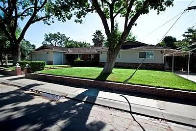 3220 University Dr photo 1