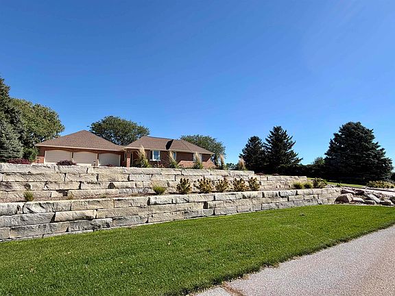 5th image of 13 Crestview Dr