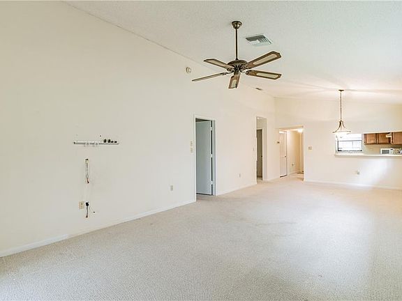 3rd image of 913 Hammock Pine Blvd