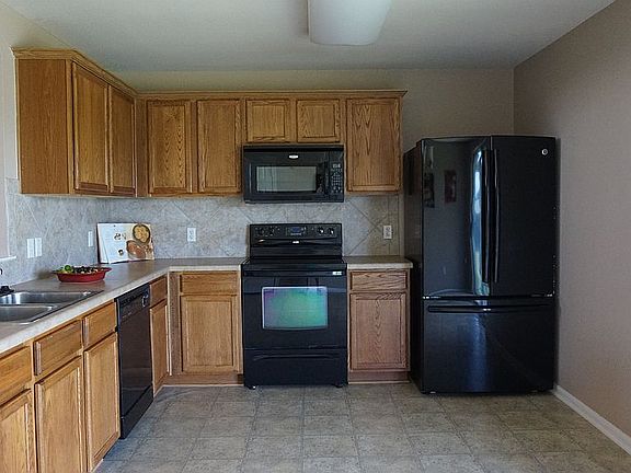 4th image of 3208 Fry Ct