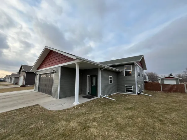 1208 13th Ave SW, Aberdeen, SD 57401