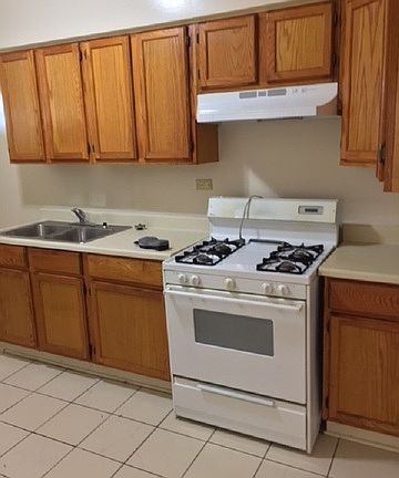 5th image of 7520 N Damen Ave APT 3