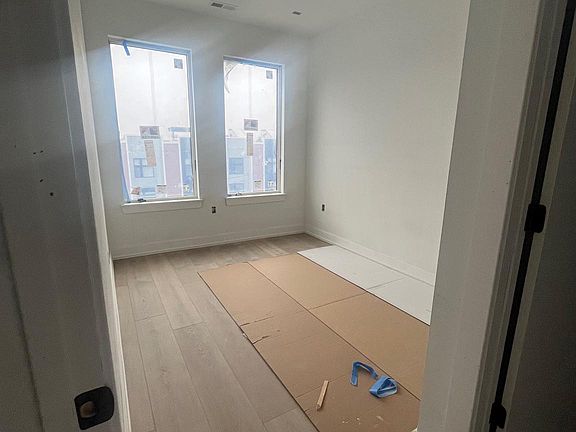 5th image of 2002 Frankford Ave #3R
