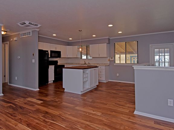 4th image of 1421 S King Ct