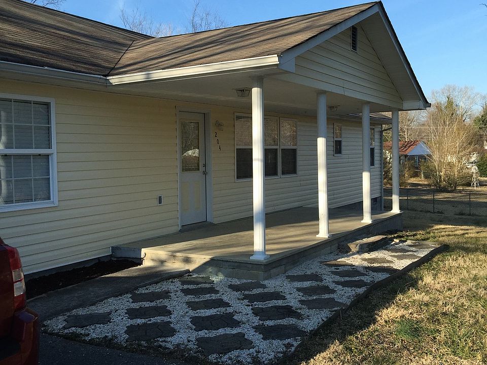 1st image of 204 Woodlawn Dr