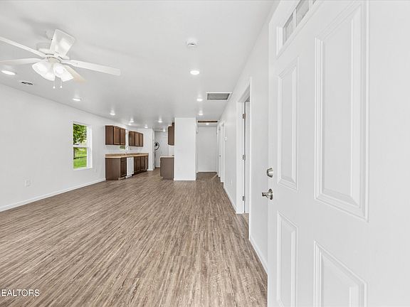 2nd image of 909 Sidebrook Ave