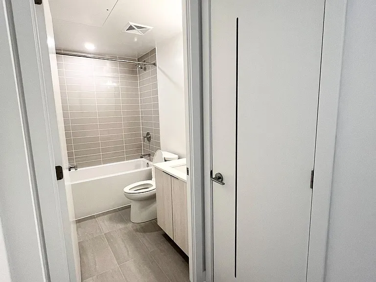 357 King St W #601 — Photo 11