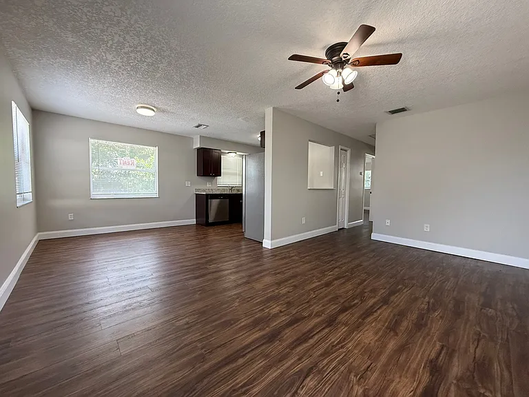 329 Albert St #8 — Photo 4