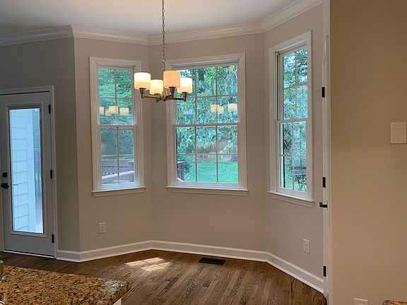 5th image of 4404 Sun Valley Dr