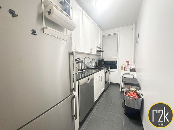 5th image of 4415 34th Ave #4H