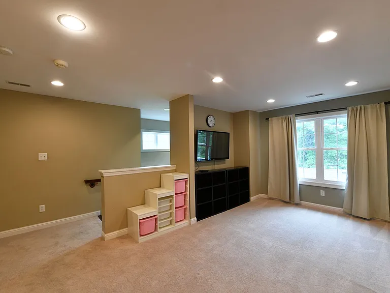106 Manlyn Dr — Photo 37