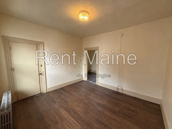 147 Essex St #4, Bangor, ME 04401